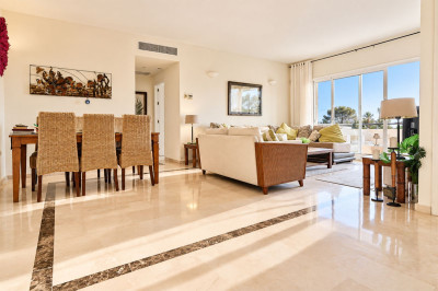 3 Bedroom Middle Floor Apartment in Cabopino - Image 3