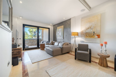 3 Bedroom Middle Floor Apartment in Puerto Banús - Image 5