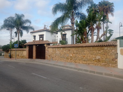 5 Bedroom Detached Villa in Mijas - Image 1
