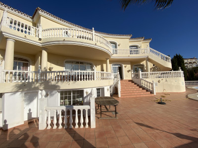 5 Bedroom Detached Villa in Mijas Golf - Image 2