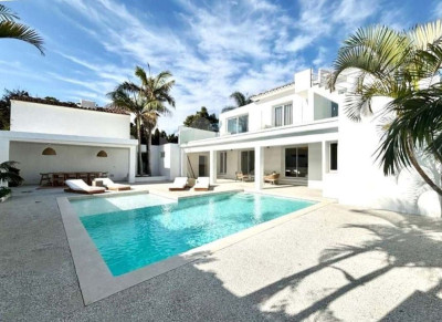 6 Bedroom Detached Villa in Marbella - Image 2