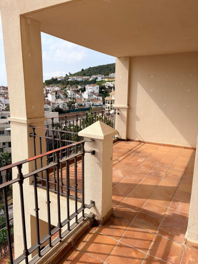 2 Bedroom Middle Floor Apartment in Mijas - Image 4