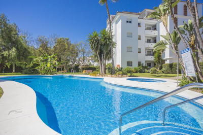 2 Bedroom Middle Floor Apartment in Calahonda - Image 1