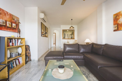 2 Bedroom Middle Floor Apartment in Calahonda - Image 4