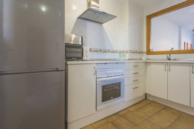 2 Bedroom Middle Floor Apartment in Calahonda - Image 5