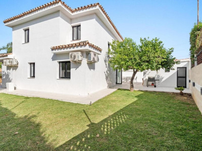 6 Bedroom Detached Villa in Marbella - Image 4