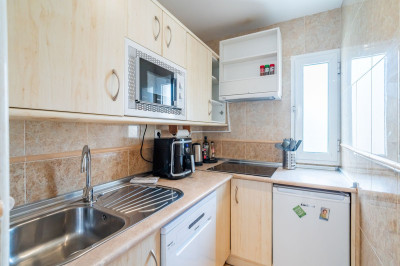1 Bedroom Middle Floor Apartment in Arroyo de la Miel - Image 3