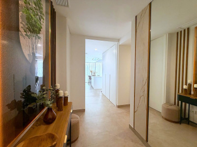 2 Bedroom Middle Floor Apartment in Cancelada - Image 2