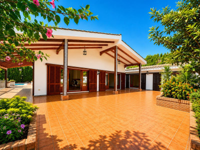 4 Bedroom Detached Villa in Río Real - Image 1