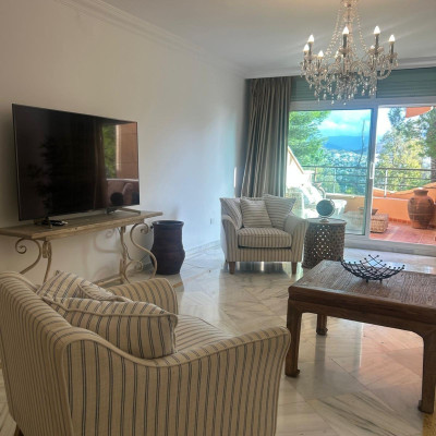 2 Bedroom Middle Floor Apartment in Marbella - Image 5