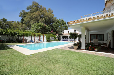 5 Bedroom Detached Villa in Costalita - Image 4
