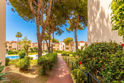 2 Bedroom Middle Floor Apartment in Riviera del Sol - Image 1