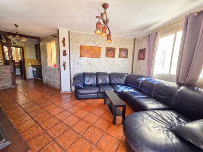 2 Bedroom Middle Floor Apartment in Riviera del Sol - Image 2