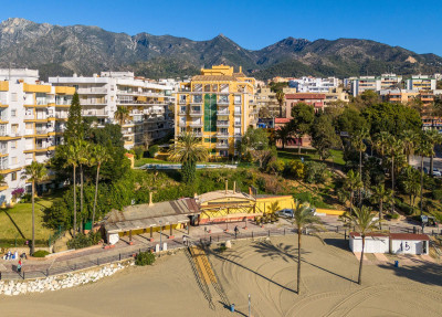 3 Bedroom Middle Floor Apartment in Marbella - Image 2