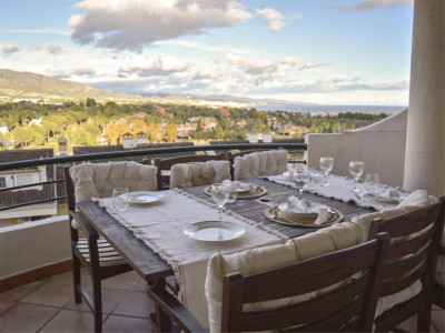 2 Bedroom Middle Floor Apartment in Marbella - Image 1