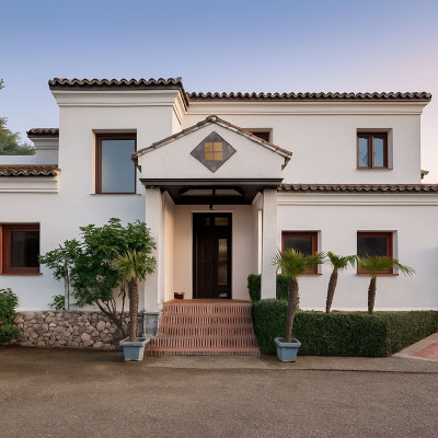 4 Bedroom Detached Villa in Istán - Image 1