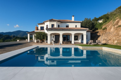 4 Bedroom Detached Villa in Istán - Image 2