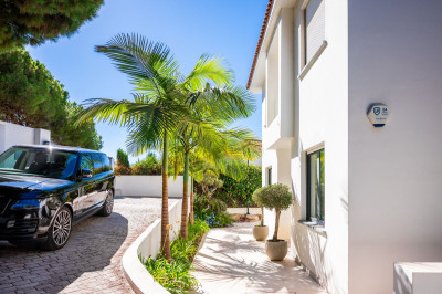 6 Bedroom Detached Villa in Artola - Image 3
