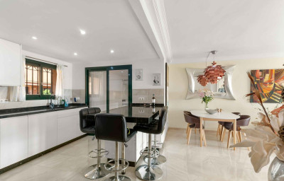 3 Bedroom Top Floor Apartment in Cabopino - Image 4