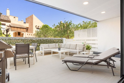 4 Bedroom Townhouse in Estepona - Image 2