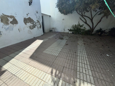 8 Bedroom Townhouse in Estepona - Image 2