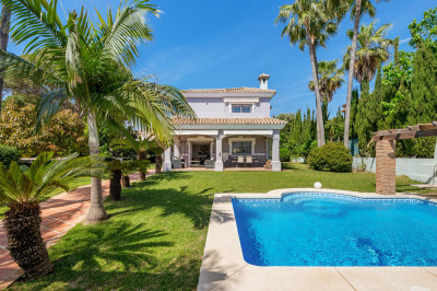 3 Bedroom Detached Villa in Estepona - Image 1