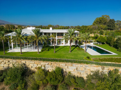 6 Bedroom Detached Villa in Casares - Image 2