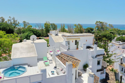 5 Bedroom Penthouse in Elviria - Image 1
