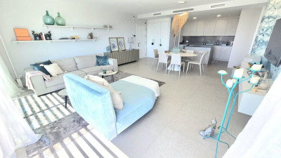 2 Bedroom Middle Floor Apartment in Benahavís - Image 2