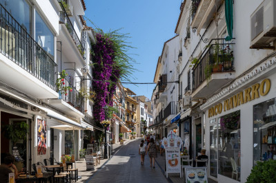 3 Bedroom Middle Floor Apartment in Marbella - Image 1