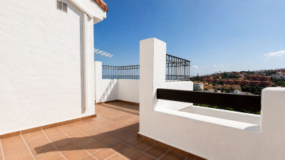 4 Bedroom Semi-Detached House in La Alcaidesa - Image 4