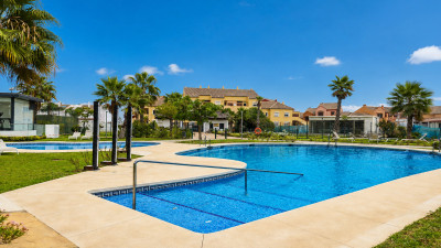 2 Bedroom Middle Floor Apartment in Manilva - Image 2