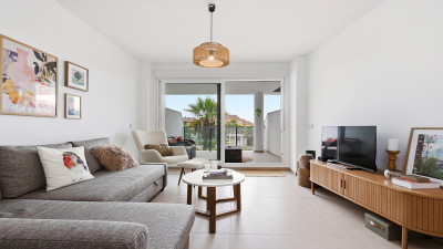2 Bedroom Middle Floor Apartment in Manilva - Image 4