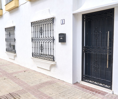3 Bedroom Ground Floor Apartment in Estepona - Image 1