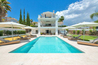 6 Bedroom Detached Villa in Nueva Andalucía - Image 3