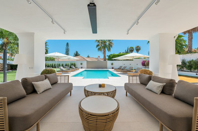 6 Bedroom Detached Villa in Nueva Andalucía - Image 4