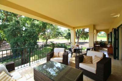 2 Bedroom Middle Floor Apartment in San Roque Club