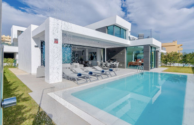 4 Bedroom Detached Villa in Calahonda - Image 2