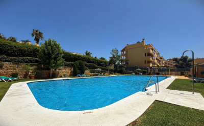 2 Bedroom Middle Floor Apartment in Calahonda - Image 1