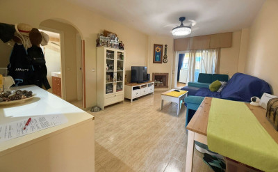 2 Bedroom Middle Floor Apartment in Calahonda - Image 2