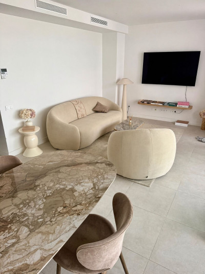 1 Bedroom Middle Floor Apartment in Selwo - Image 5