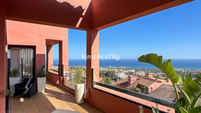 4 Bedroom Middle Floor Apartment in Calahonda - Image 1