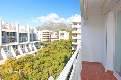 3 Bedroom Middle Floor Apartment in Marbella - Image 1