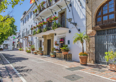 4 Bedroom Middle Floor Apartment in Marbella - Image 2