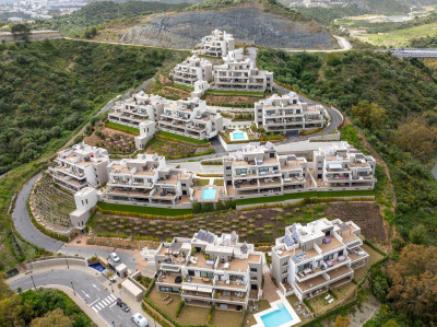 2 Bedroom Middle Floor Apartment in Nueva Andalucía - Image 2