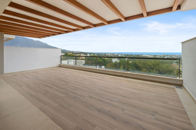 2 Bedroom Middle Floor Apartment in Nueva Andalucía - Image 5