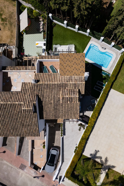 5 Bedroom Detached Villa in Estepona - Image 3