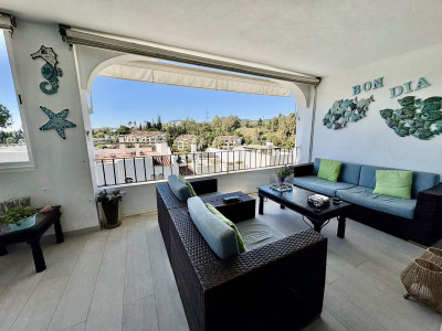 2 Bedroom Middle Floor Apartment in La Quinta - Image 2