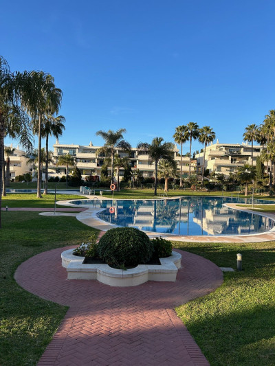 3 Bedroom Middle Floor Apartment in Nueva Andalucía - Image 2