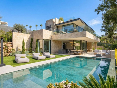6 Bedroom Detached Villa in Marbella - Image 1